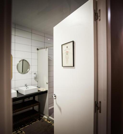 Кровать в Многоместном Номере с Общей Ванной, Pars Tailor S Hostel
