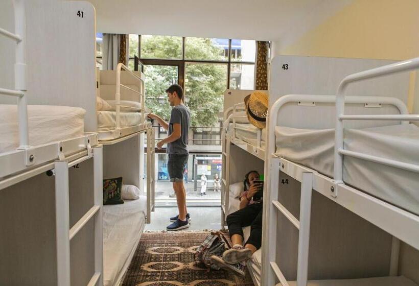 Кровать в Многоместном Номере с Общей Ванной, Pars Tailor S Hostel