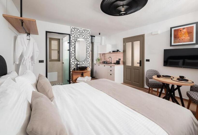 سوییت جونیور, Casa Di Gaga Luxury Suites