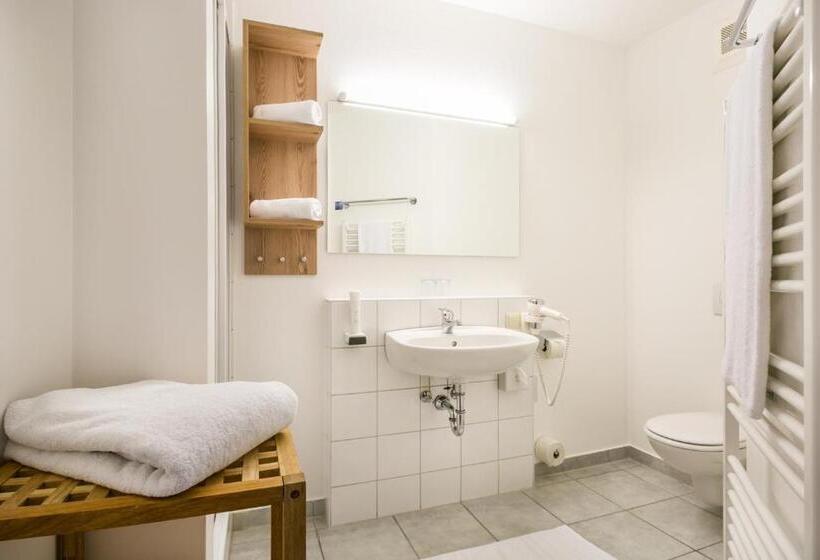 Четырехместный Номер Стандарт с Балконом, Familienhotel Botenwirt