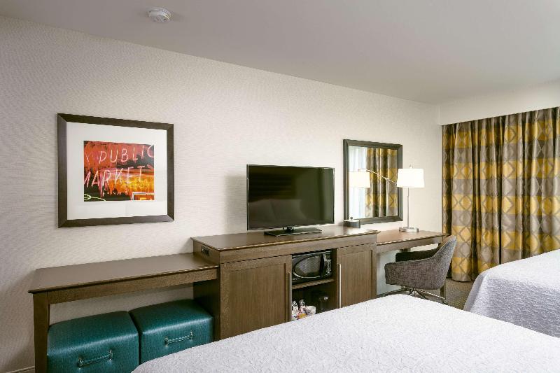 חדר סטנדרט עם מרפסת, Hampton Inn & Suites By Hilton Seattle/northgate