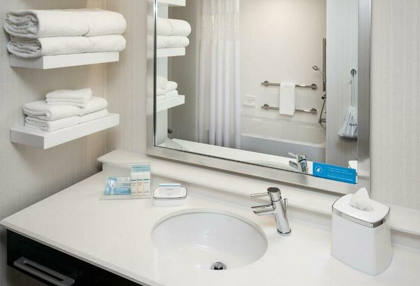 חדר סטנדרט עם מיטת קינג, Hampton Inn & Suites By Hilton Seattle/northgate