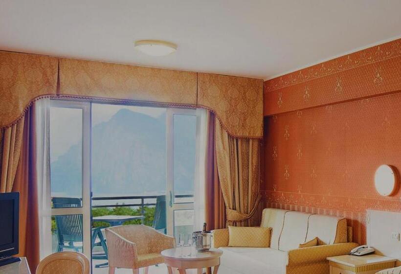 豪华湖景房, Majestic Palace