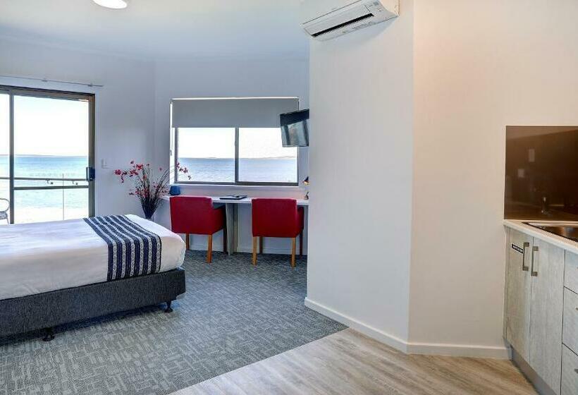 标准间, Limani Motel