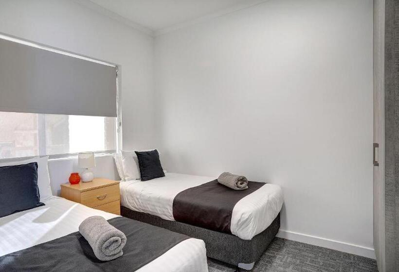 家庭公寓, Limani Motel