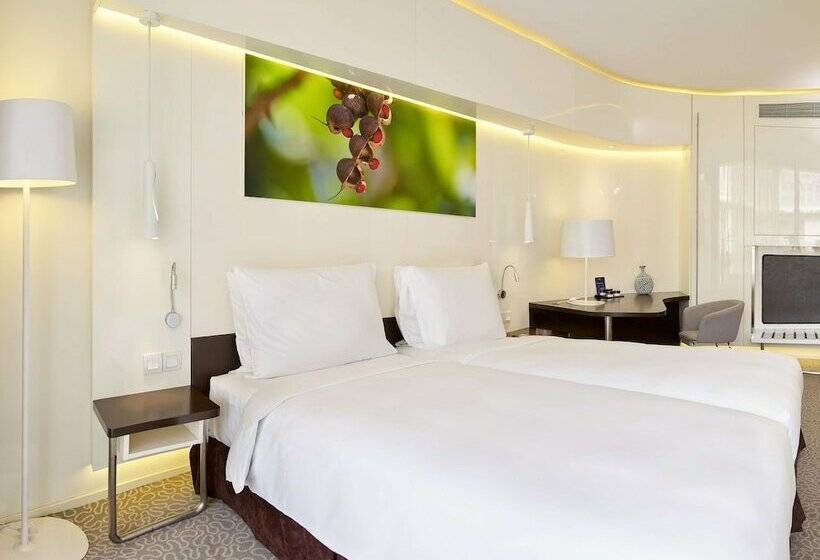 اتاق اجرایی با مشاهده, Radisson Blu Hotel & Convention Centre Kigali