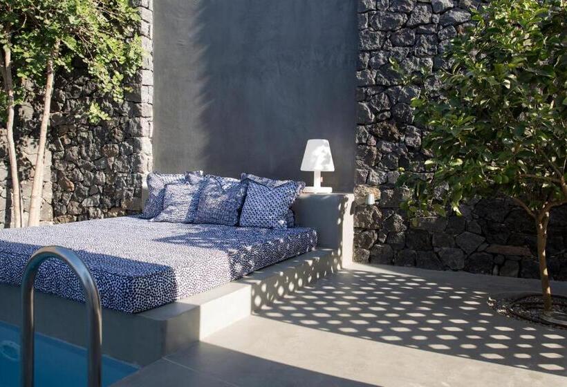 Номер Стандарт, Erosantorini Estate