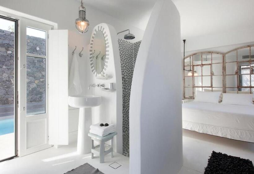 Номер Стандарт, Erosantorini Estate
