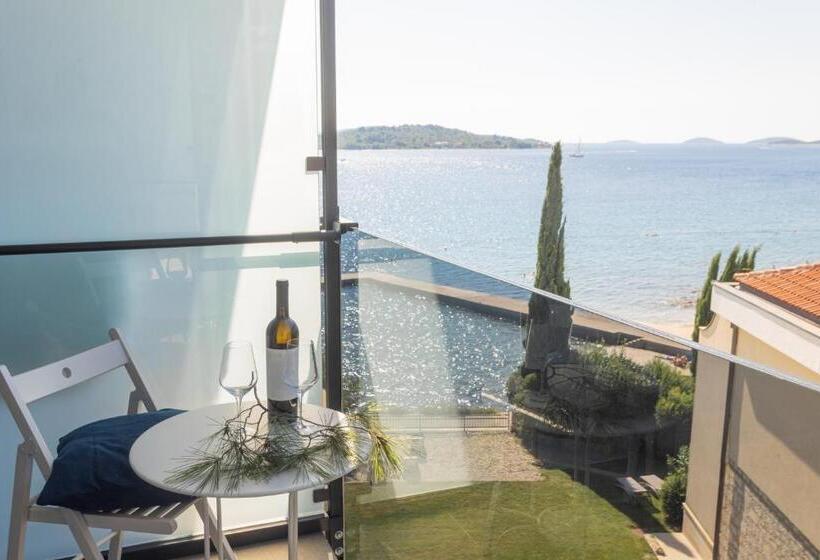 Classic room with balcony, Villa Arausa