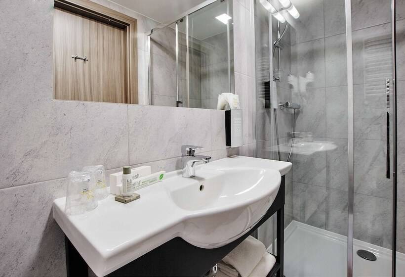Номер Стандарт, Golden Tulip Krakow Kazimierz
