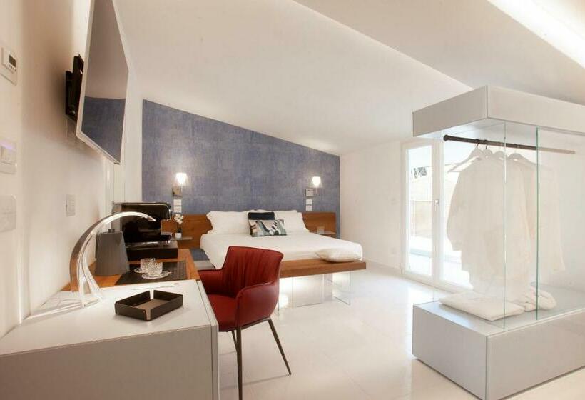 Люкс Кровать Кинг, Aquamaris Design Suite & Spa