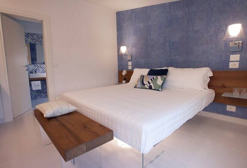 Полулюкс с Балконом, Aquamaris Design Suite & Spa