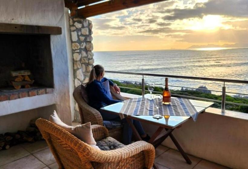 Дом 4 Спальни, Kleinzee Oceanfront Guest House
