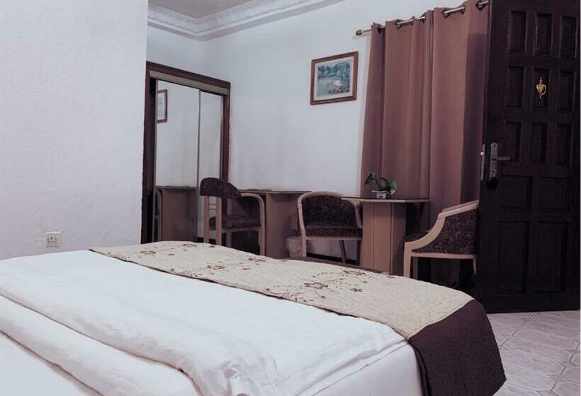 套房, Hill View Hotel West Airport