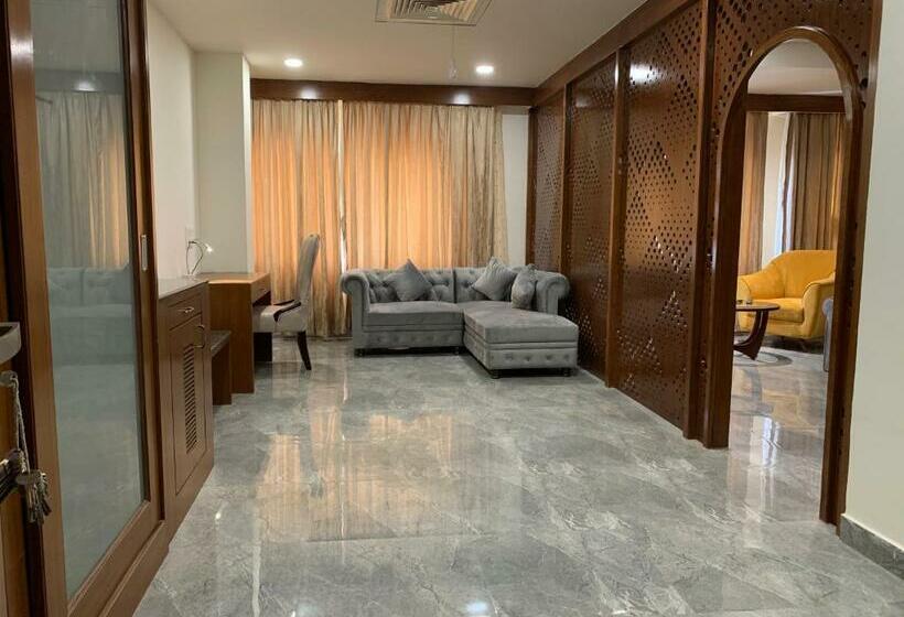 سوئیت پرزیدنت, Hyderabad Grand