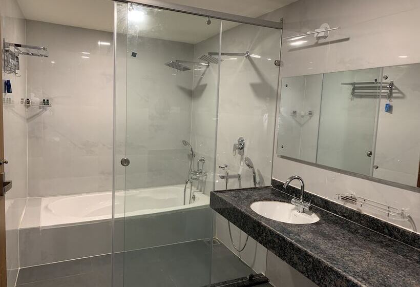 سوئیت پرزیدنت, Hyderabad Grand