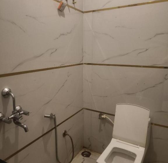 Deluxe Room, Meera