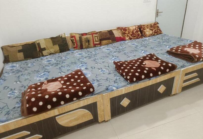 Family Room, Meera
