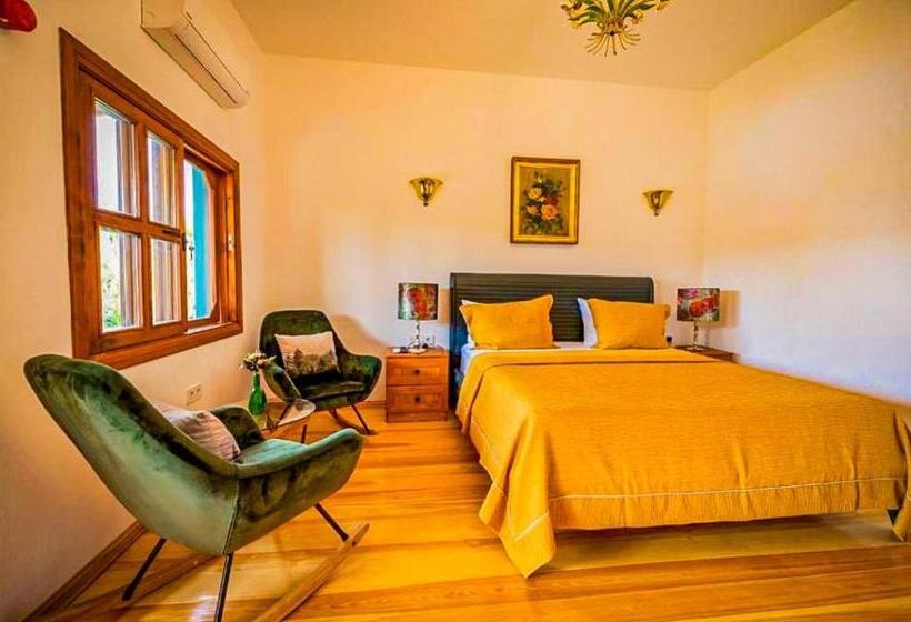 Люкс Вид на Бассейн, Portofino Urla Boutique