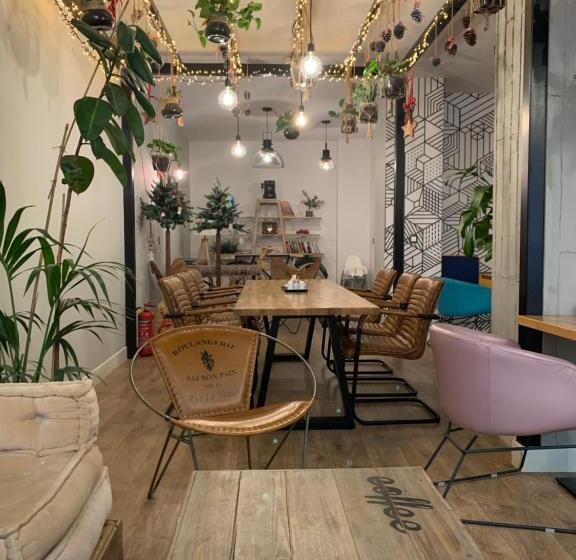 Quarto Deluxe, Blue Bottle Boutique