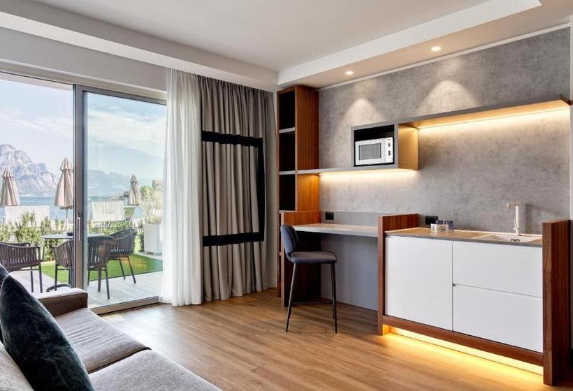 Suíte Júnior Deluxe, Castello Lake Front