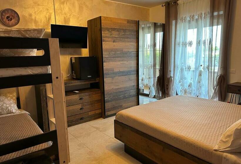 발코니가 있는 4인용 스탠다드 룸, Triangolo Delle Bermuda B&b