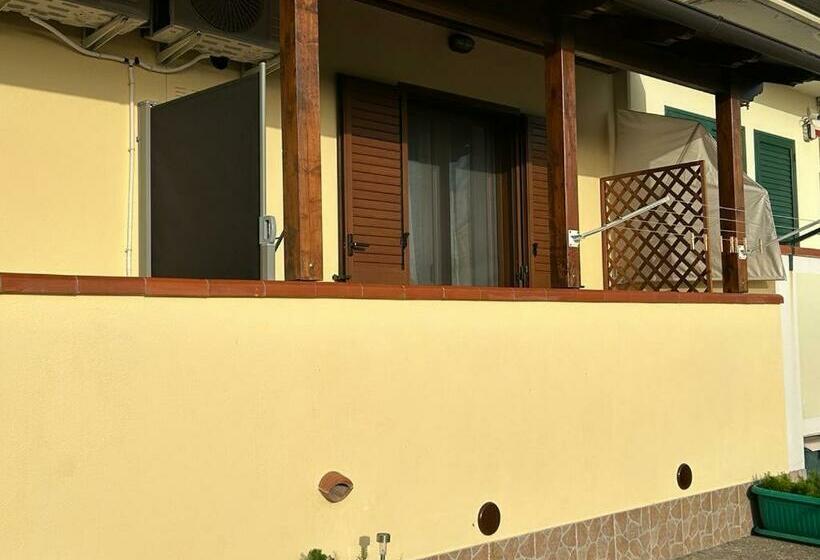 발코니가 있는 4인용 스탠다드 룸, Triangolo Delle Bermuda B&b