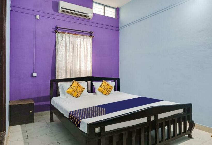Трехместный Номер Классика, Spot On Shree Renuka Residency Lodge