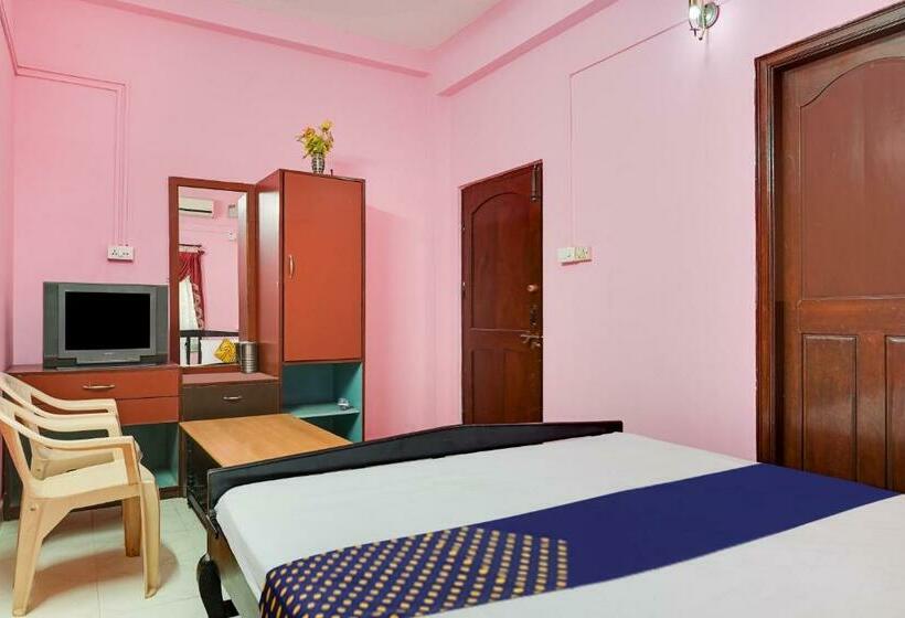 Трехместный Номер Классика, Spot On Shree Renuka Residency Lodge