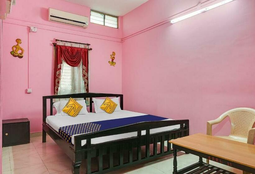 Трехместный Номер Классика, Spot On Shree Renuka Residency Lodge