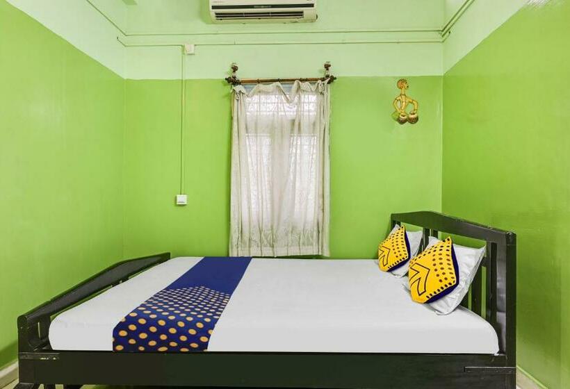 Трехместный Номер Классика, Spot On Shree Renuka Residency Lodge