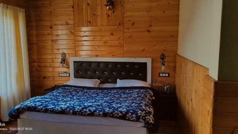 Студио Стандарт с Балконом, Saanjh Cafe & Resorts Pangoot