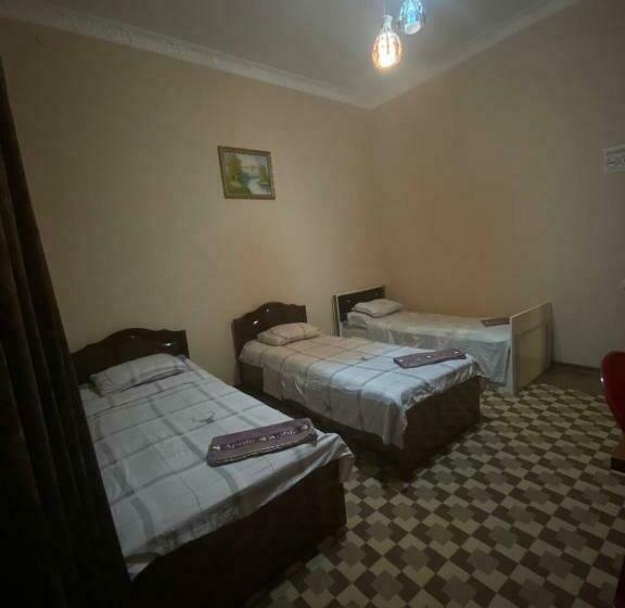 اتاق استاندارد سه نفره, Sam Greenhouse Hostel