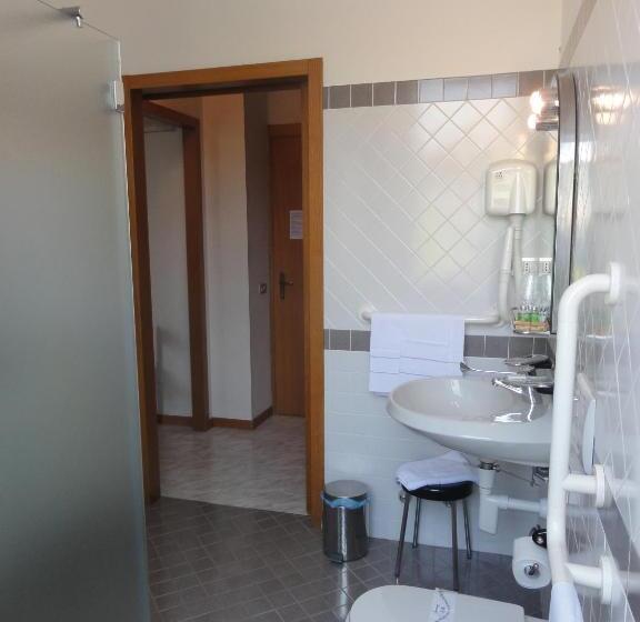 Четырехместный Номер Стандарт, Albergo Ristorante Grigna