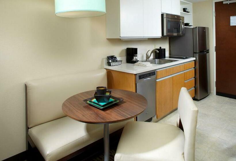 Люкс Адаптированный для Инвалидов, Hawthorn Suites By Wyndham Wheeling At The Highlands