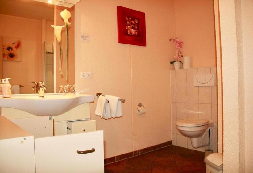 Апартаменты 1 Спальня Нижний Этаж, Krabatresidenz   Apartmenthaus