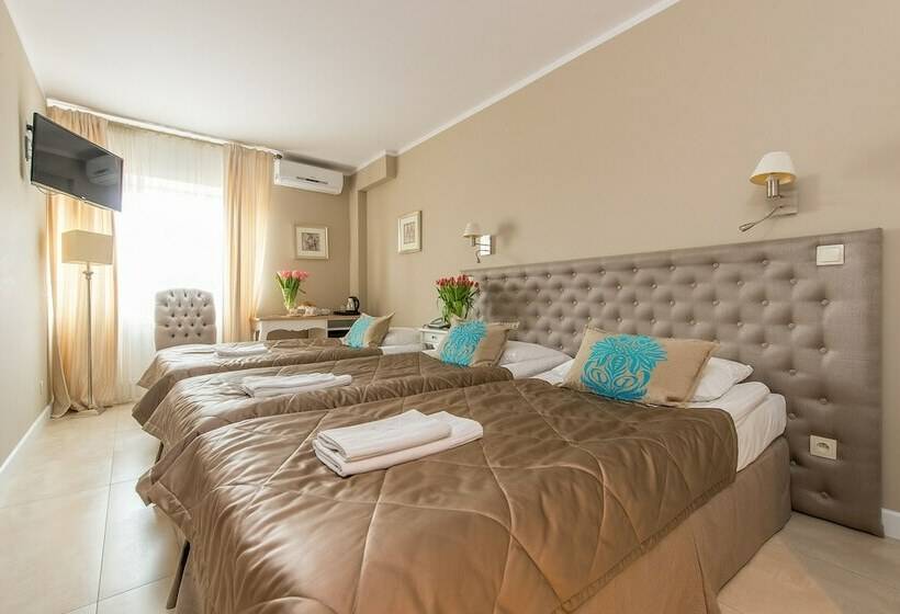 Номер Стандарт Трехместный, Riviera Resort Airport Modlin