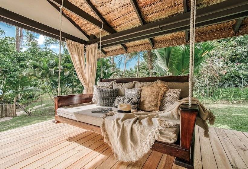 بانگلوی استاندارد, Matangi Private Island Resort