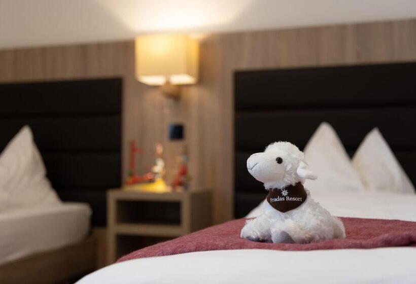 Апартаменты 3 Спальни, Pradas Resort Brigels