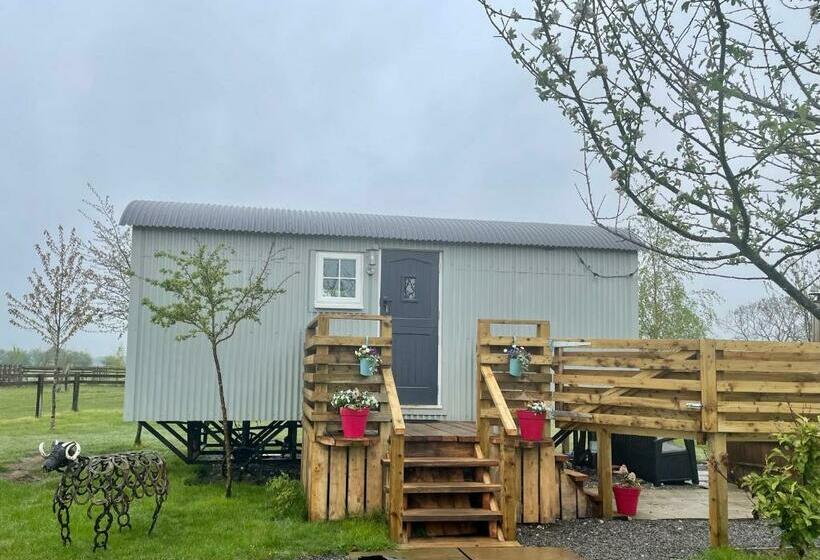 Номер Стандарт Вид на Сад, Skipbridge Farm Glamping