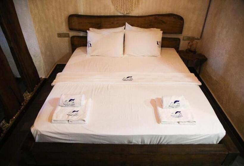 三人经典房间, Mavi̇ At Hotel Blue Horse