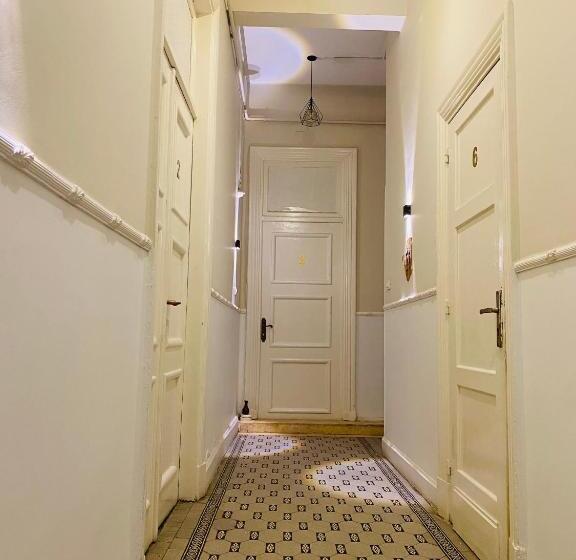اتاق استاندارد یک نفره, Oh! Cairo Pharaoh Hostel