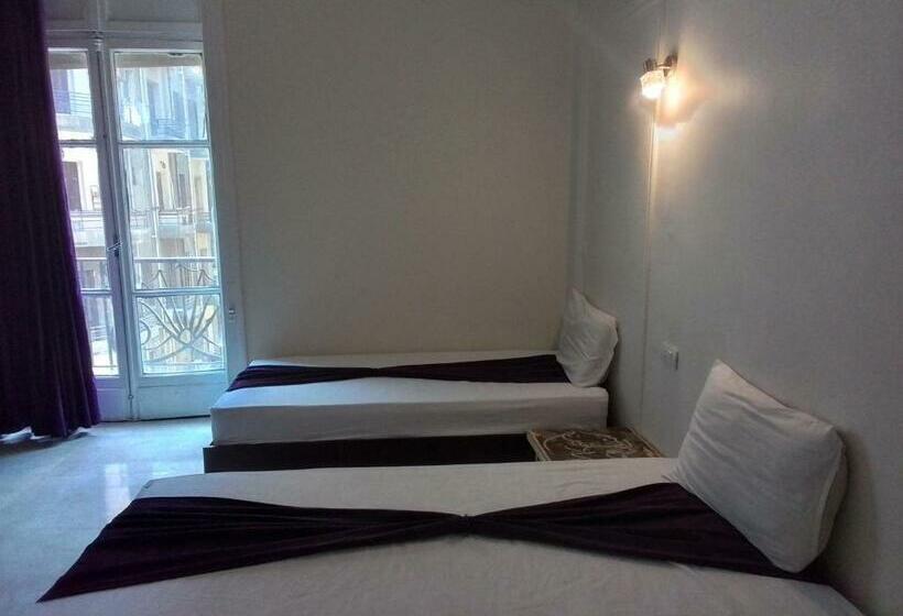 اتاق استاندارد سه نفره, Oh! Cairo Pharaoh Hostel