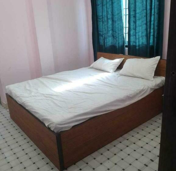 חדר קלאסי לשלושה, Mayur Palace Two