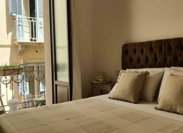 标准间带阳台, Carlo S Rooms