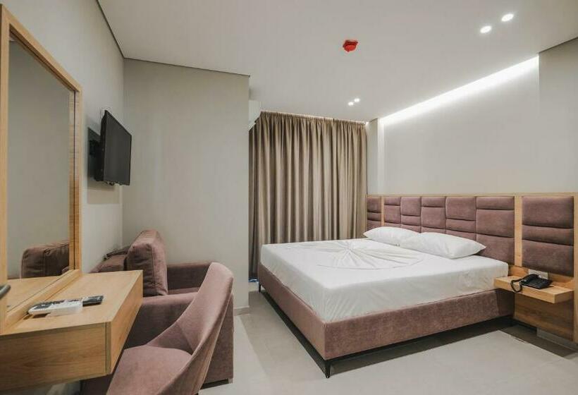 Quarto Triplo Estandar, Koko