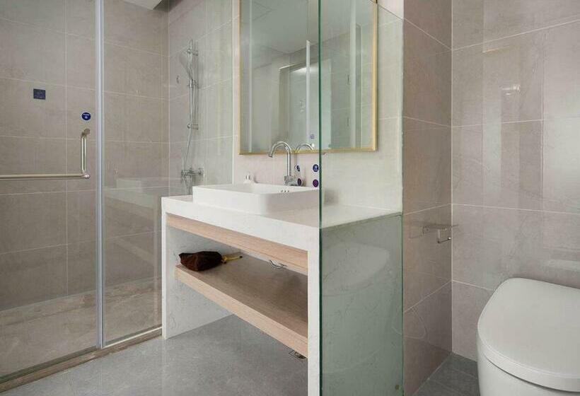 Номер Премиум Вид на Город, Kyriad Hotel Guigang Wuyue Plaza Railway Station