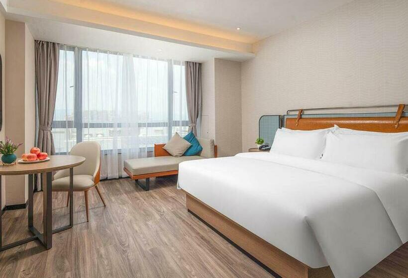 Номер Премиум Вид на Город, Kyriad Hotel Guigang Wuyue Plaza Railway Station