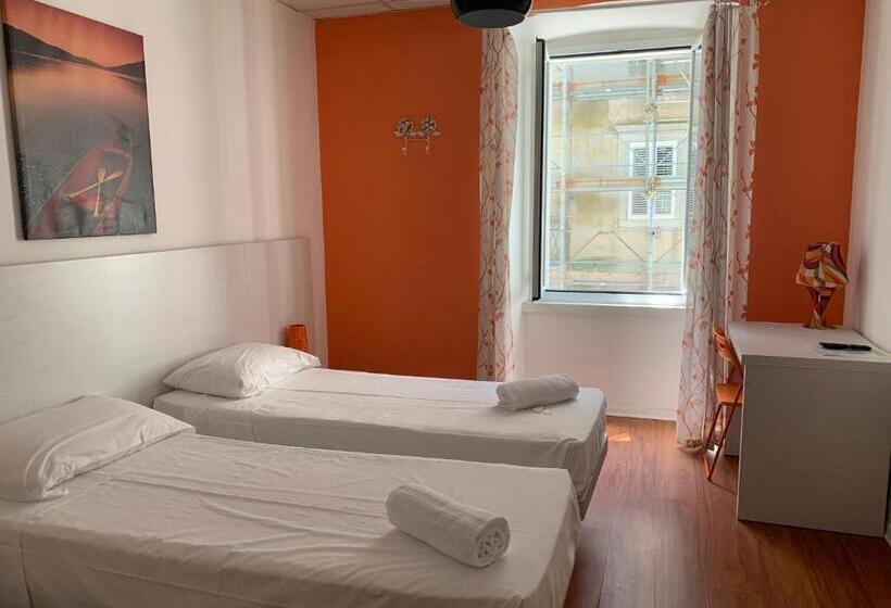 اتاق استاندارد با سرویس بهداشتی مشترک, Smart Accomodation