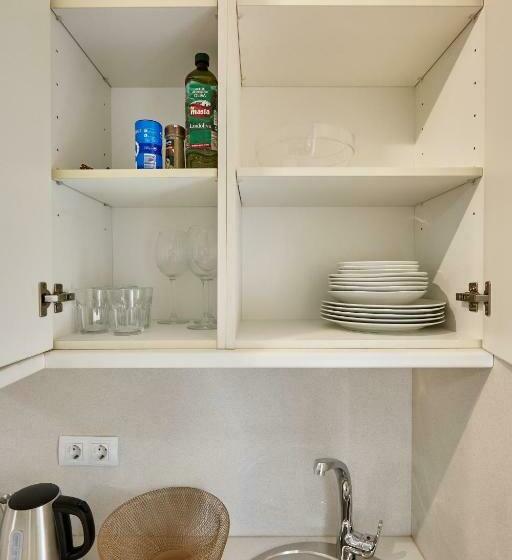 استودیوی استاندارد, Apart Hotel Happy Life